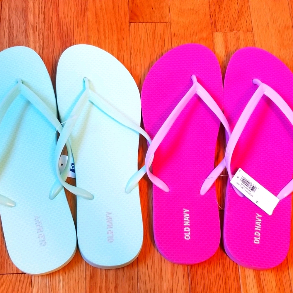 Set of 4 Old Navy flip flops